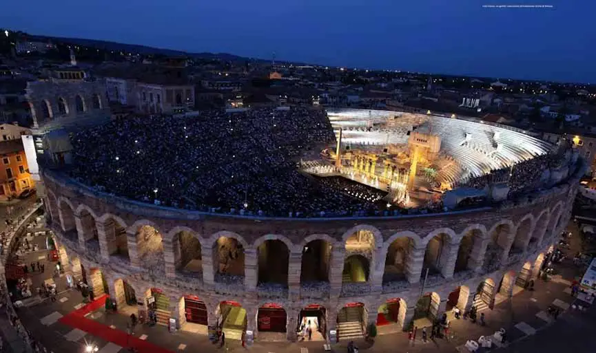 Opera tickets at the Arena and tours and public transport in Verona. Online ticket purchase Verona
