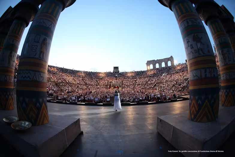 Opera tickets at the Arena and tours and public transport in Verona. Online ticket purchase Verona